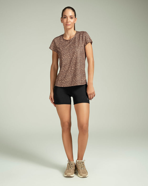 Camiseta deportiva de secado rápido y silueta semiajustada