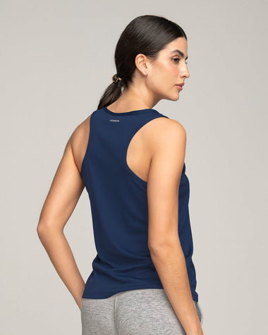 Camiseta deportiva de secado rápido y silueta semiajustada para mujer#color_509-azul-oscuro