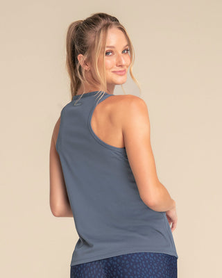 Camiseta deportiva de secado rápido y silueta semiajustada para mujer#color_915-azul-medio