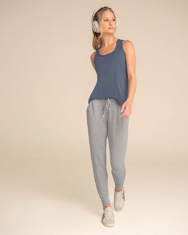 Camiseta deportiva de secado rápido y silueta semiajustada para mujer