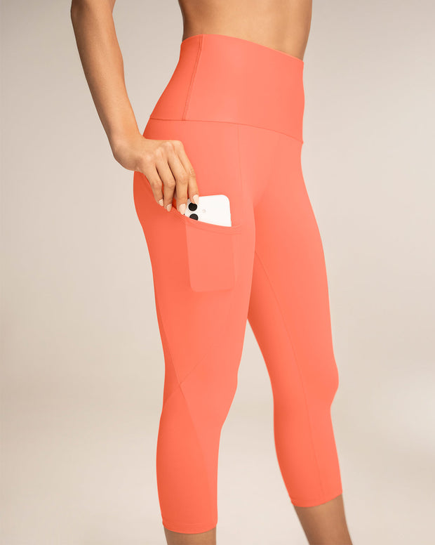 Capri de control en abdomen y muslos con bolsillo lateral