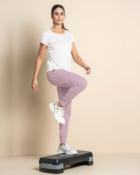 Jogger deportivo de silueta amplia con bolsillos#color_452-lila-medio