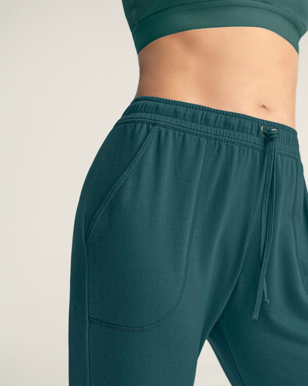 Jogger deportivo de silueta amplia con bolsillos
