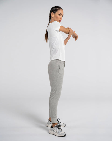 Jogger deportivo de silueta amplia con bolsillos#color_717-gris-claro