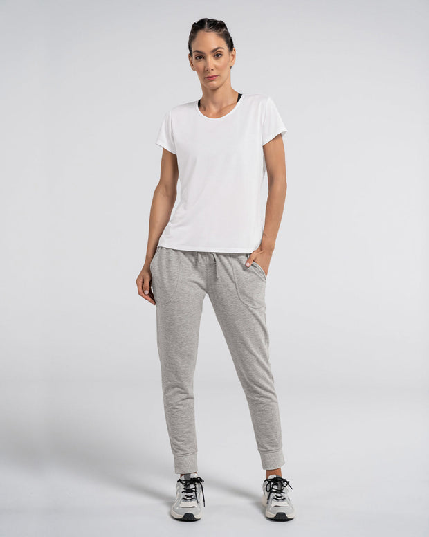 Jogger deportivo de silueta amplia con bolsillos