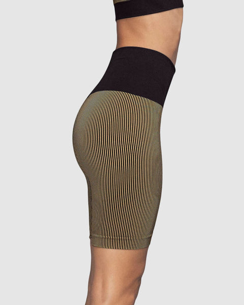 Short de control deportivo con tecnología sin costuras#color_b15-taupe-negro