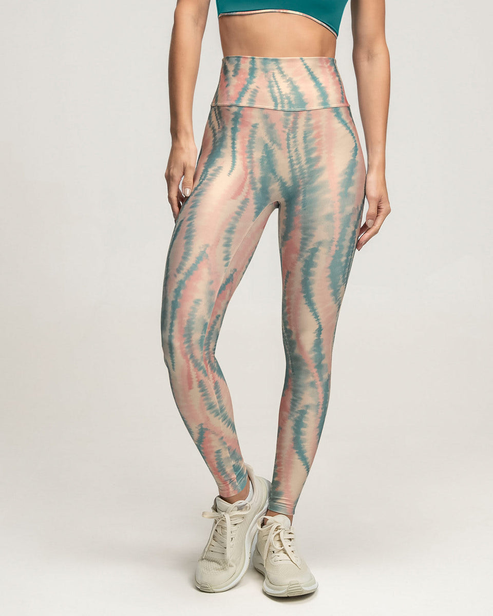 Legging deportivo tiro alto con corte en glúteos tipo corazón