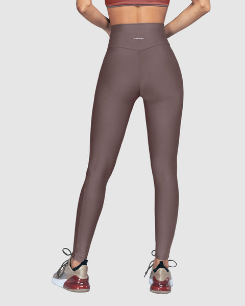 Legging deportivo tiro alto con corte en glúteos tipo corazón#color_868-cafe