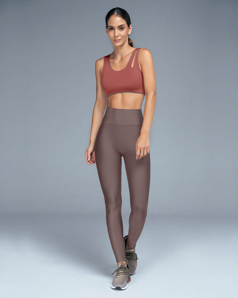 Legging deportivo tiro alto con corte en glúteos tipo corazón#color_868-cafe