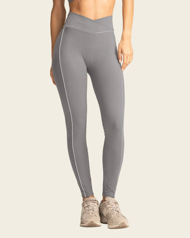 Legging deportivo con pretina en V#color_c62-gris-claro