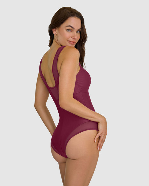 Vestido de baño entero con detalles en tul en escote y piernas#color_466-vinotinto