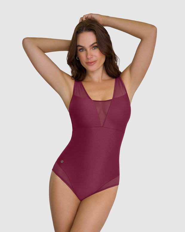 Vestido de baño entero con detalles en tul en escote y piernas