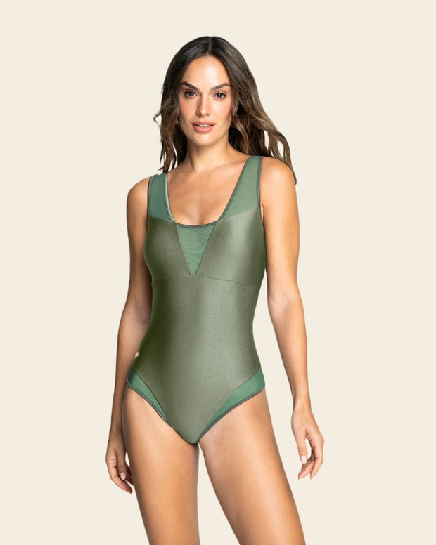 Vestido de baño entero con detalles en tul en escote y piernas