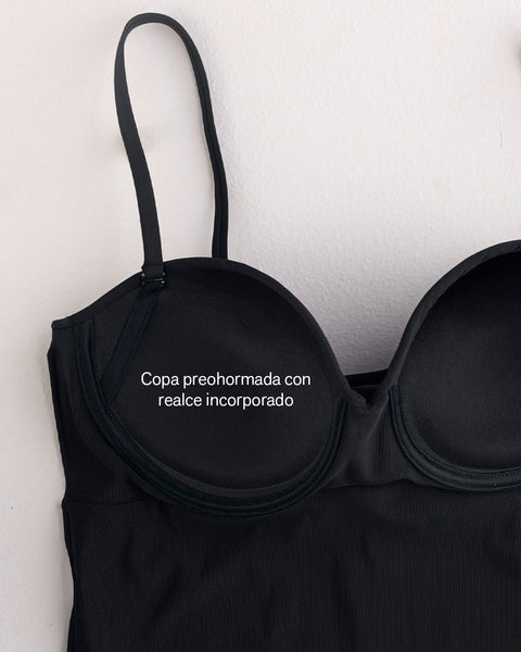 Vestido de baño strapless con realce incorporado en las copas#color_700-negro