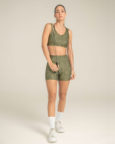 Top deportivo doble faz diseño asimétrico#color_a44-verde-estampado