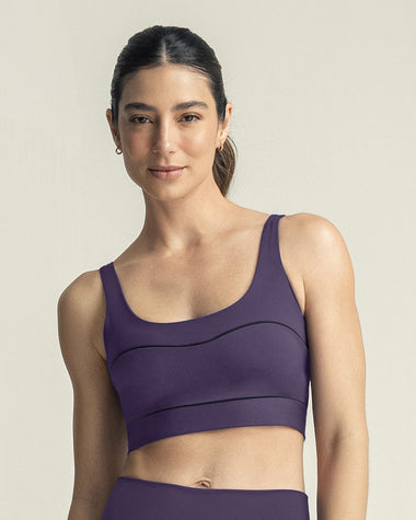 Top deportivo con cargaderas dobles en espalda#color_450-morado