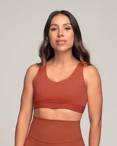 Top deportivo espalda atlética con detalles en tul#color_336-rojo-canela