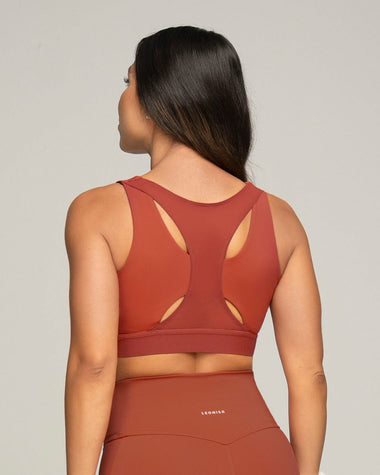 Top deportivo espalda atlética con detalles en tul#color_336-rojo-canela