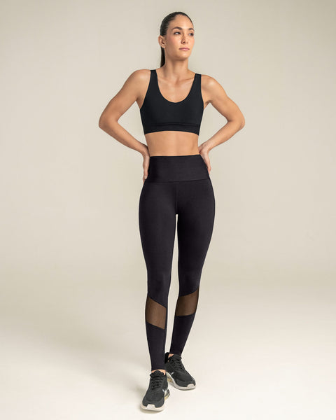 Top deportivo espalda atlética con detalles en tul#color_700-negro