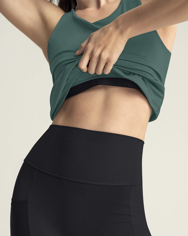 Camiseta deportiva con top interno de buen ajuste