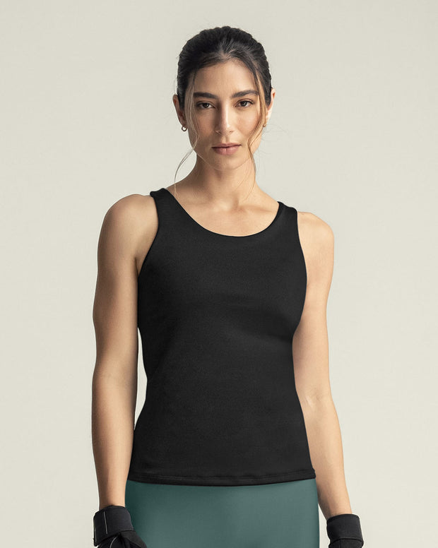 Camiseta deportiva con top interno de buen ajuste