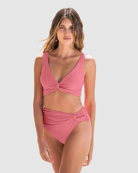 Bikini con panty de tiro alto en tela acanalada#color_365-coral