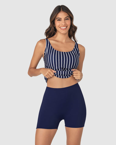 Vestido de baño con camiseta y short elaborado con botellas PET#color_065-estampado-rayas-azul