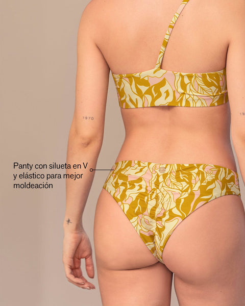 Bikini con top asimétrico ligero y panty con pretina en V#color_100-estampado-floral