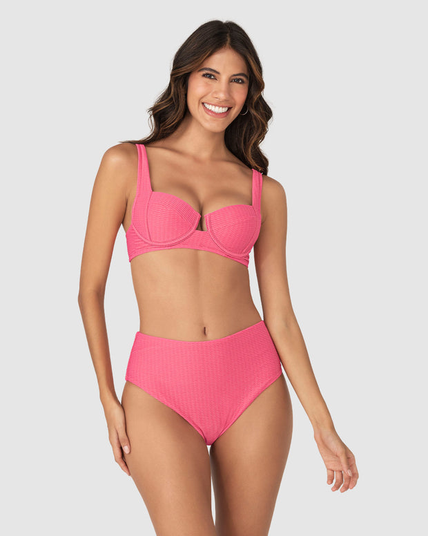 Bikini en textura acanalada con panty tiro alto y top con arcos