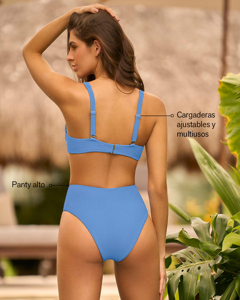 Bikini en textura acanalada con panty tiro alto y top con arcos#color_558-azul