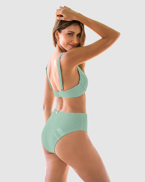 Bikini en textura acanalada con panty tiro alto y top con arcos#color_662-verde-medio