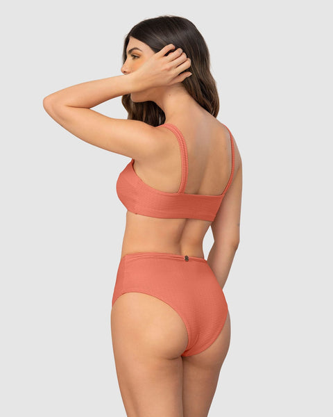 Bikini con panty de tiro alto y top de escote recto#color_319-coral