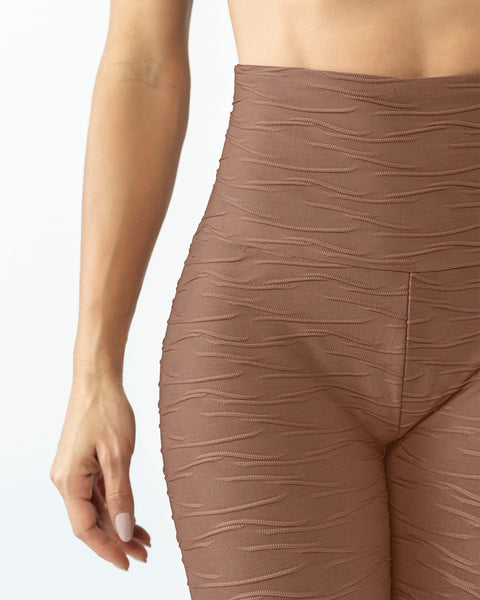 Legging control fuerte de abdomen textura acanalada#color_801-cafe-oscuro