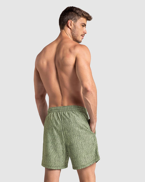 Pantaloneta de baño con malla interna y cintura ajustable#color_619-estampado-hojas-verde