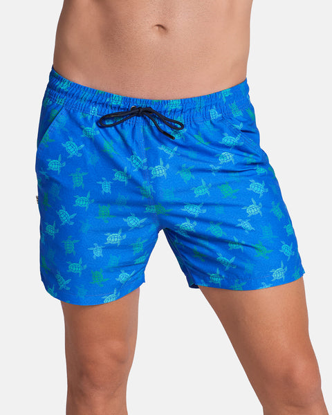 Pantaloneta de baño con malla interna y cintura ajustable#color_b01-estampado-tortugas