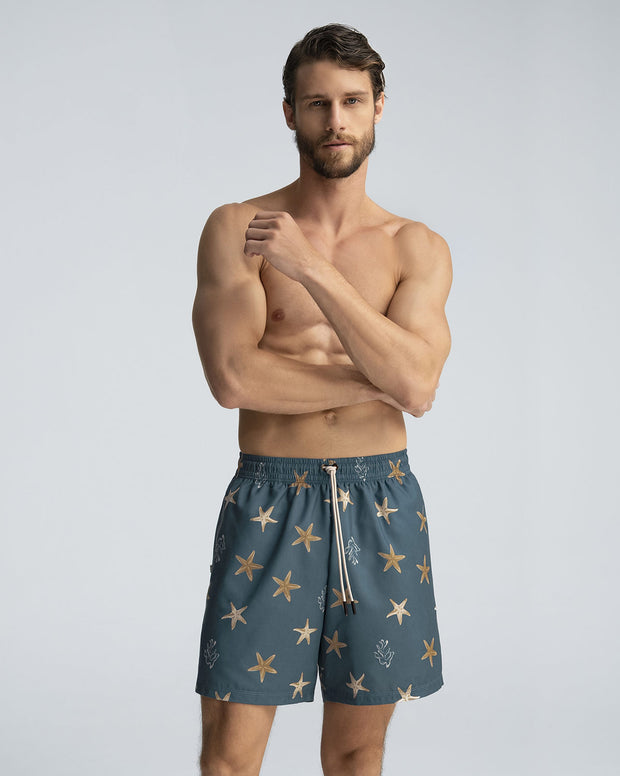 Pantaloneta de baño masculina con práctico bolsillo al lado derecho