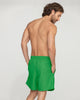 Pantaloneta de baño masculina con práctico bolsillo al lado derecho#color_670-verde-claro