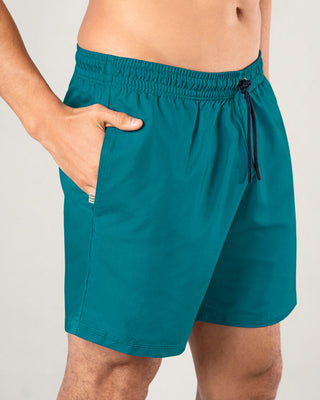 Pantaloneta de baño masculina con práctico bolsillo al lado derecho#color_728-verde