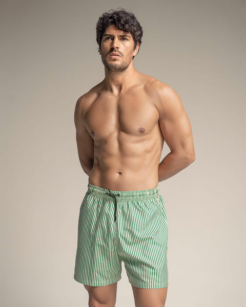 Pantaloneta de baño masculina con práctico bolsillo al lado derecho#color_a78-estampado-rayas-verdes