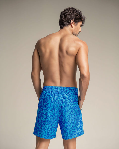 Pantaloneta de baño masculina con práctico bolsillo al lado derecho#color_b00-estampado-coral-azul