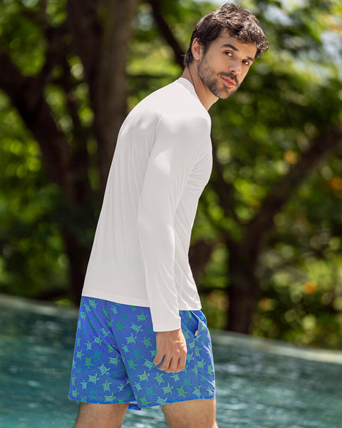 Pantaloneta de baño masculina con práctico bolsillo al lado derecho#color_b01-estampado-tortugas