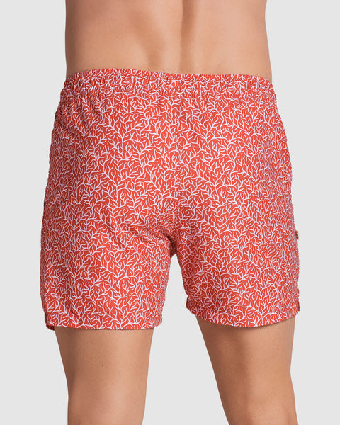 Pantaloneta corta de baño elaborada con PET reciclado#color_a84-estampado-coral