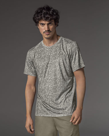 Camiseta deportiva masculina con tecnología de secado rápido#color_789-estampado-marmol