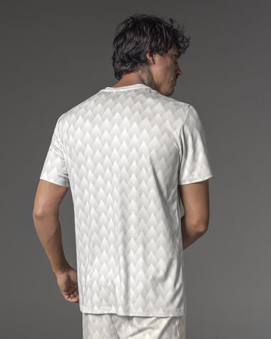 Camiseta deportiva masculina con tecnología de secado rápido#color_a92-blanco-estampado-triangulo