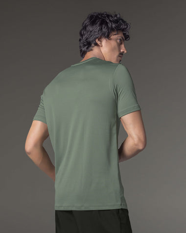 Camiseta deportiva masculina semiajustada de secado rápido#color_198-verde-empolvado