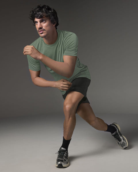Camiseta deportiva masculina semiajustada de secado rápido#color_198-verde-empolvado