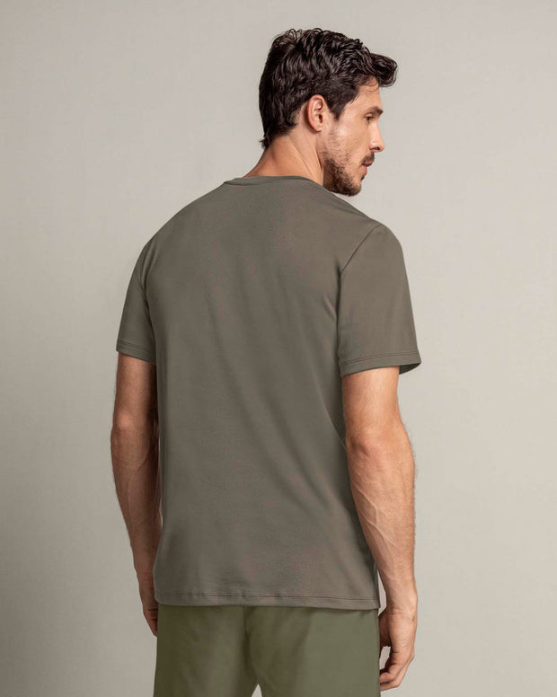 Camiseta deportiva masculina semiajustada de secado rápido