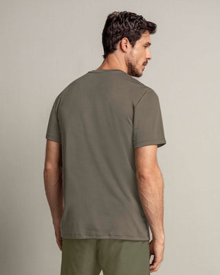 Camiseta deportiva masculina semiajustada de secado rápido#color_610-verde-medio