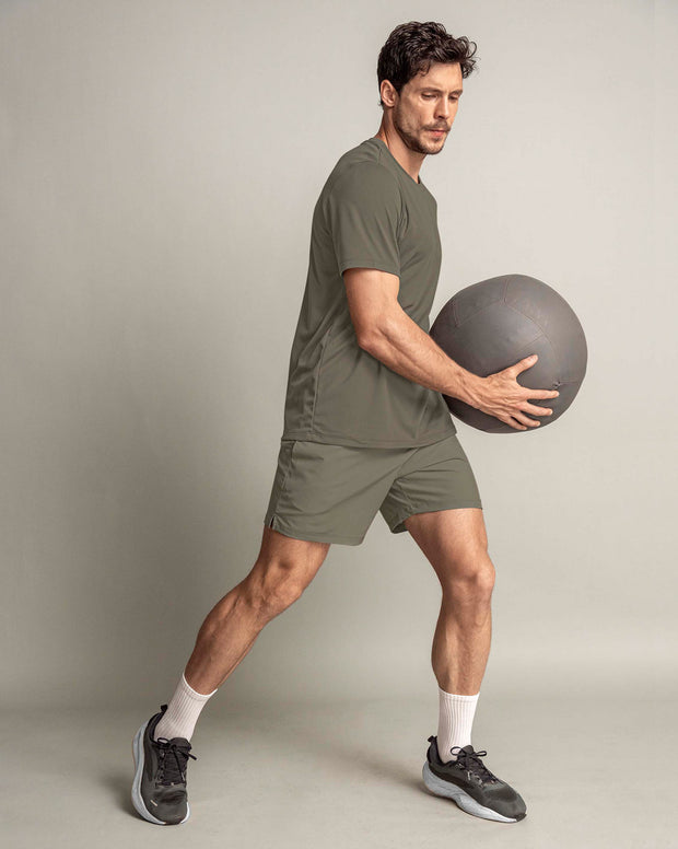 Camiseta deportiva masculina semiajustada de secado rápido