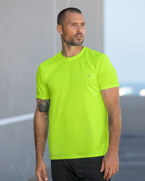 Camiseta deportiva masculina semiajustada de secado rápido#color_622-amarillo-neon